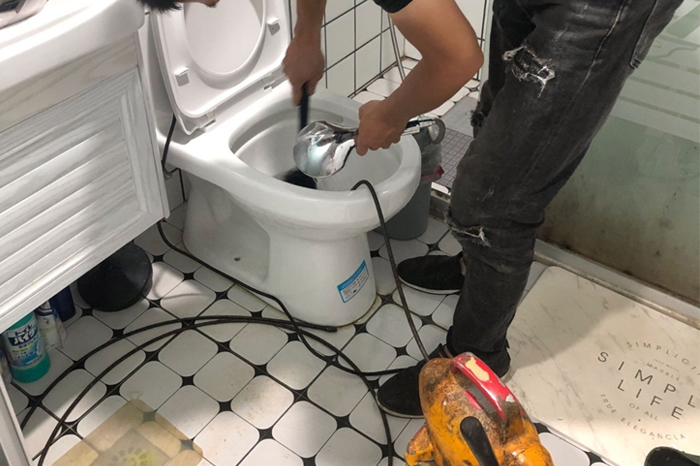 耀州马桶堵塞自己疏通还是找师傅?专业上门服务让你省时更省心